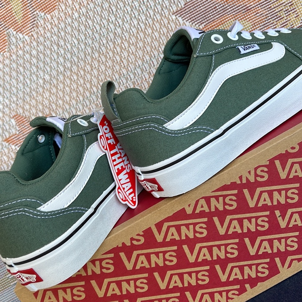 Vans Filmore
Canvas Duck Green/White
VNOA5HTXQ31
WMNS sneakers - Picture 15 of 16